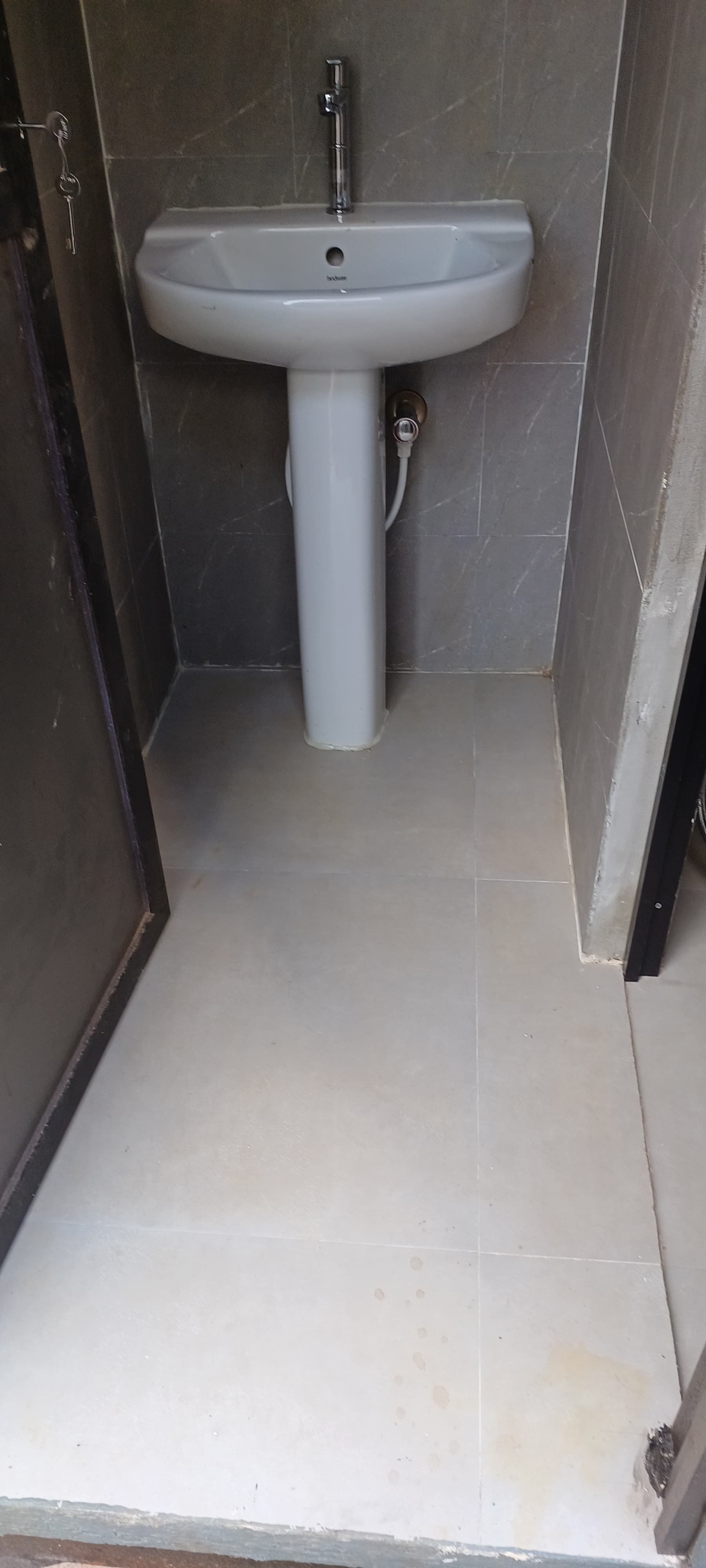 Compact Washroom Units - Image 5